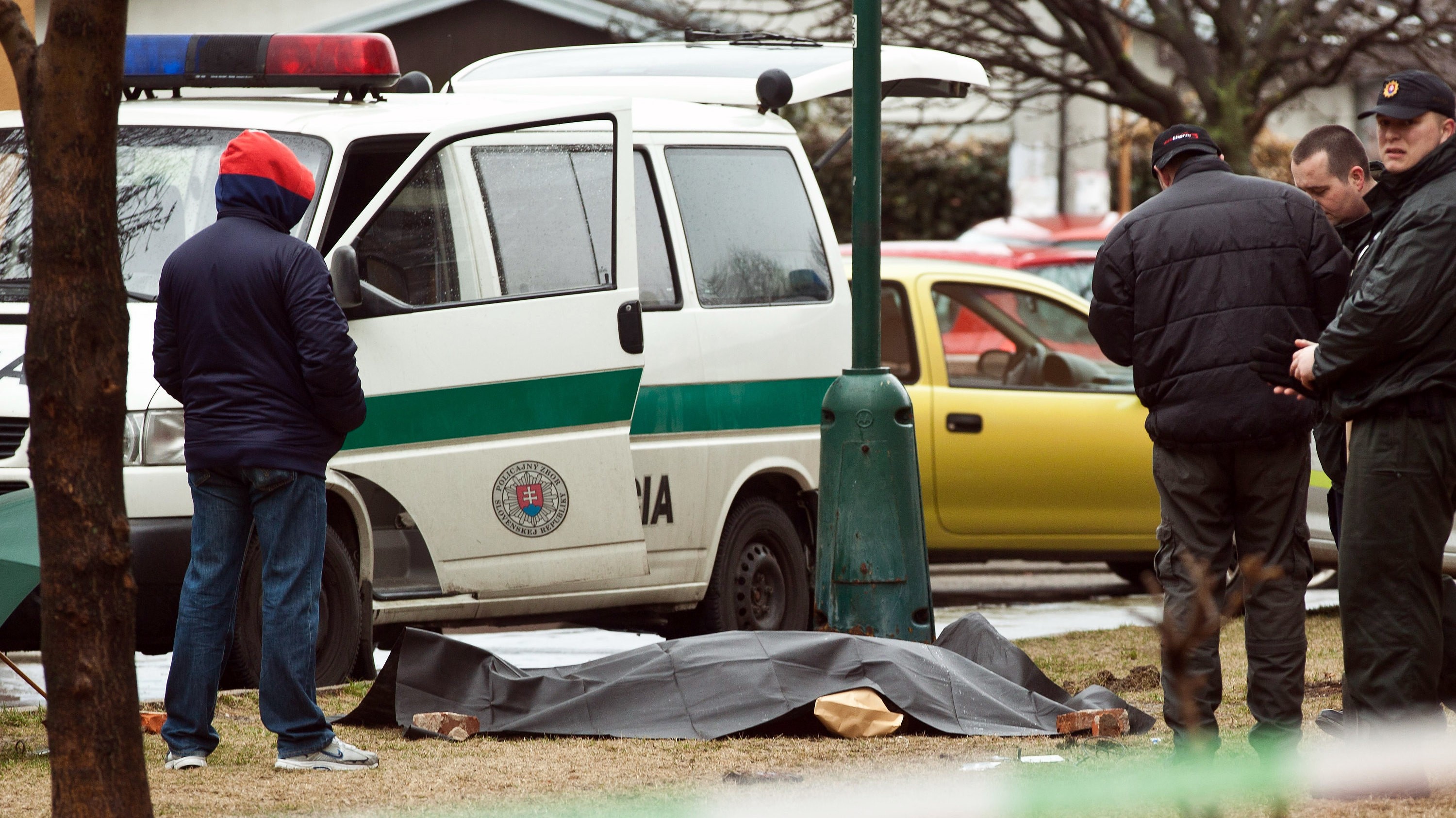 Banšelova_Ružinov_streľba_mŕtvola_páska_policajti_muž zabil ženu